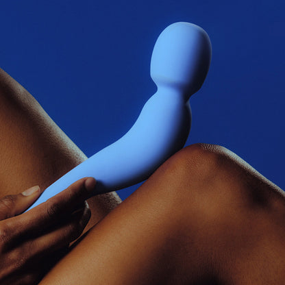 person holding com wand vibrator in periwinkle