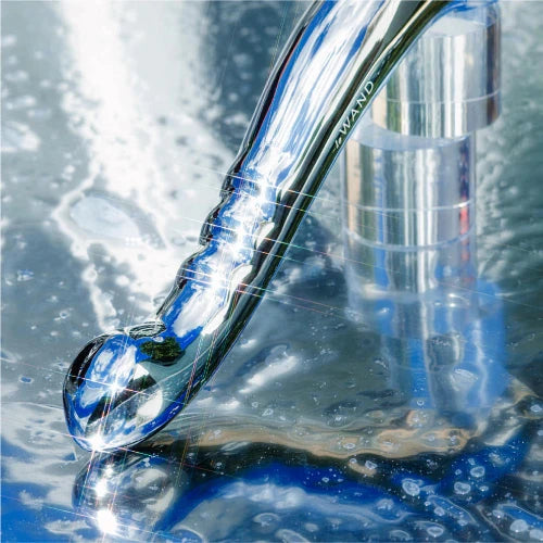 le wand stainless steel contour wand against shiny blue background